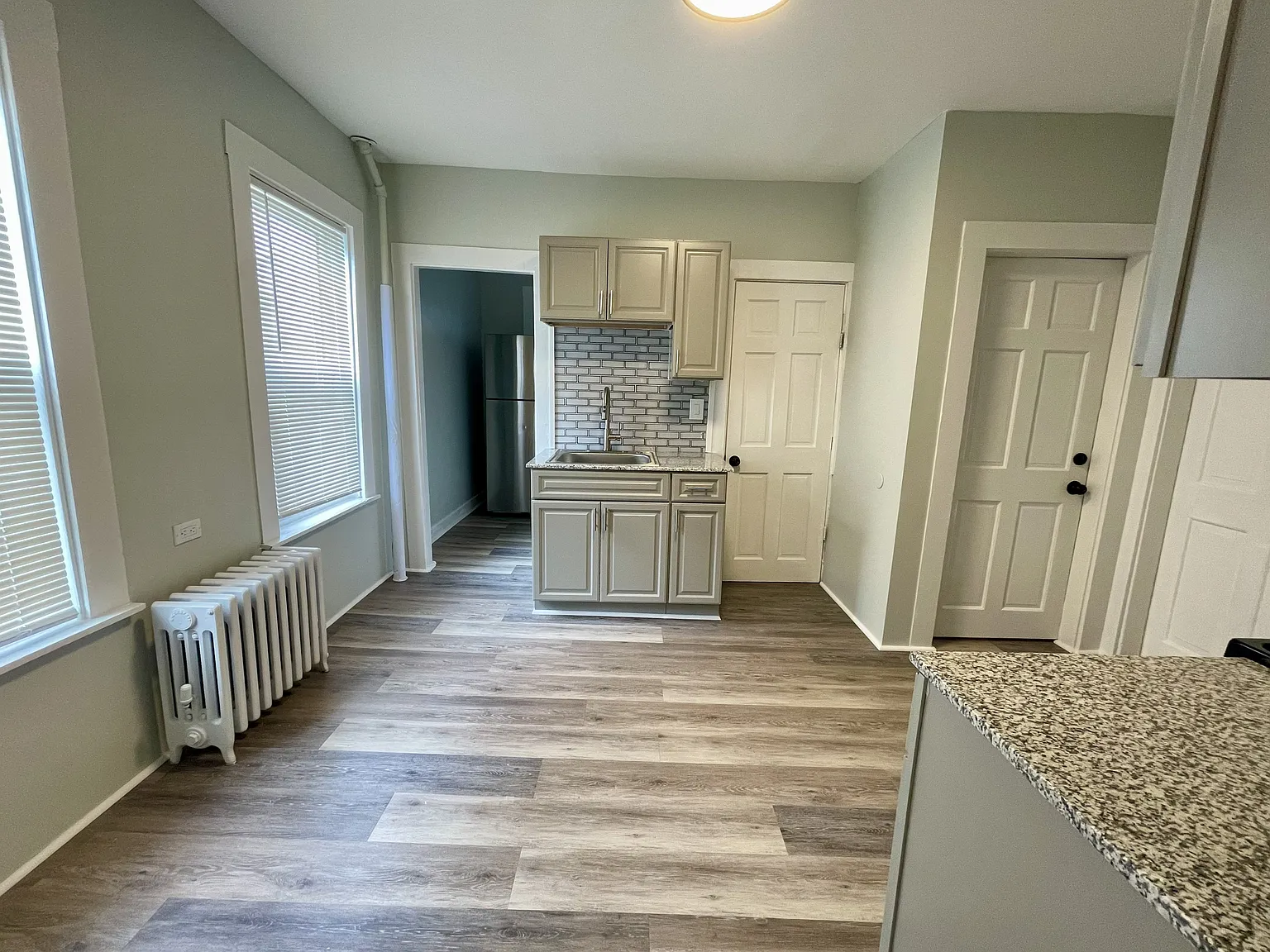 2 bed, 1000 sqft, $2,700 — Photo 3