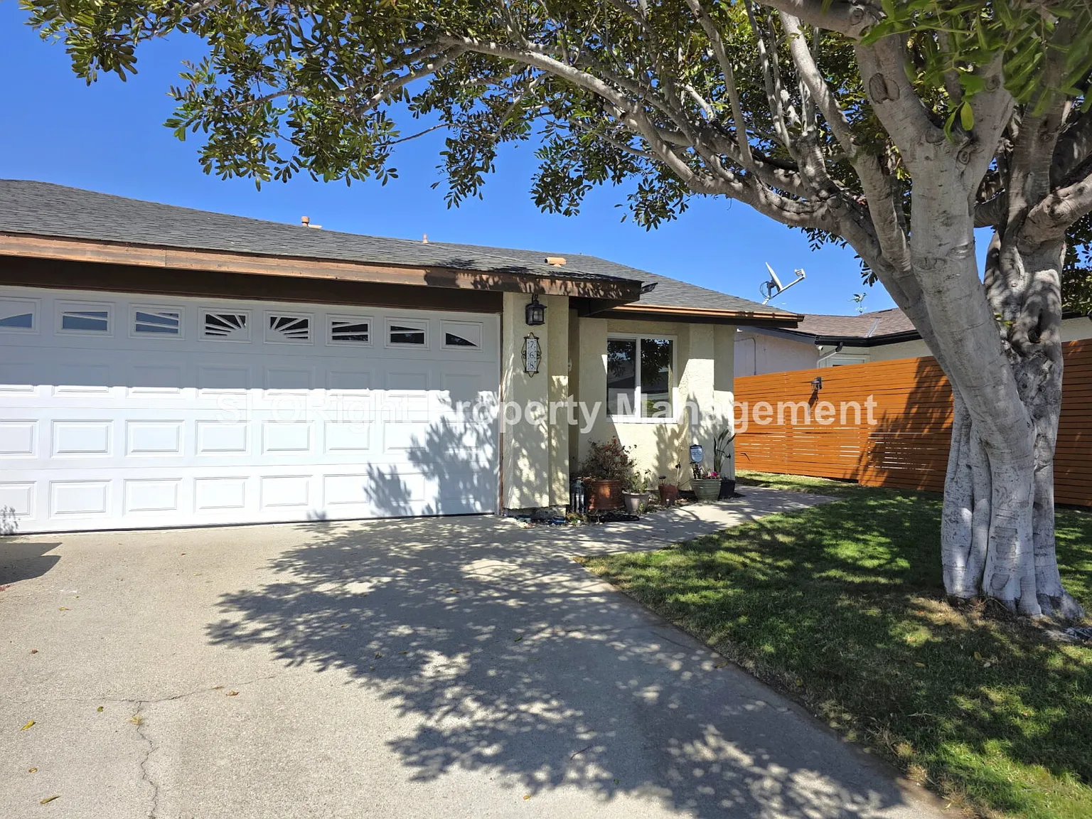 2 bed, 2.0 bath, 1033 sqft, $3,160 — Photo 2