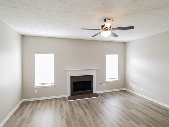 4th image of 25 Carrington Cir