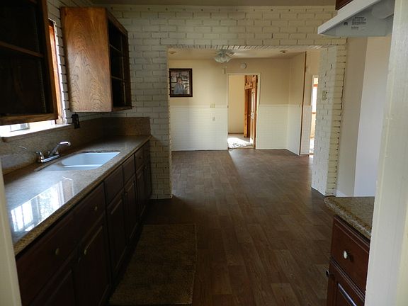 4th image of 557 Simmons Avenue