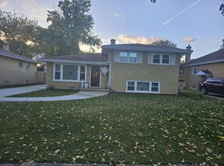 614 Forest Rd, La Grange Park, IL 60526