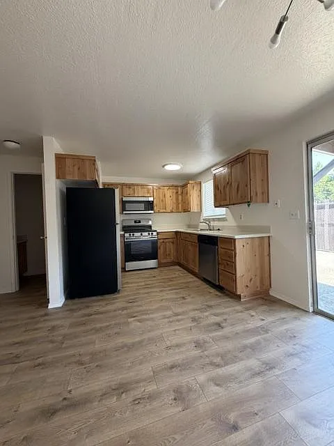 500 SE L St, Unit B — Photo 3