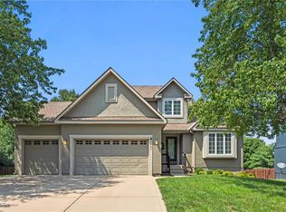 1041 SW Sunflower Dr, Lees Summit, MO 64081