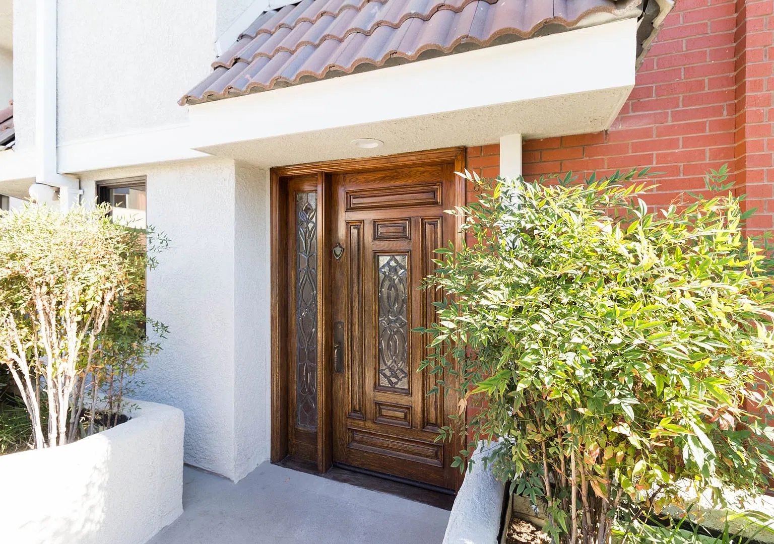 Spacious 3BR Townhouse in Glendale! — Photo 3