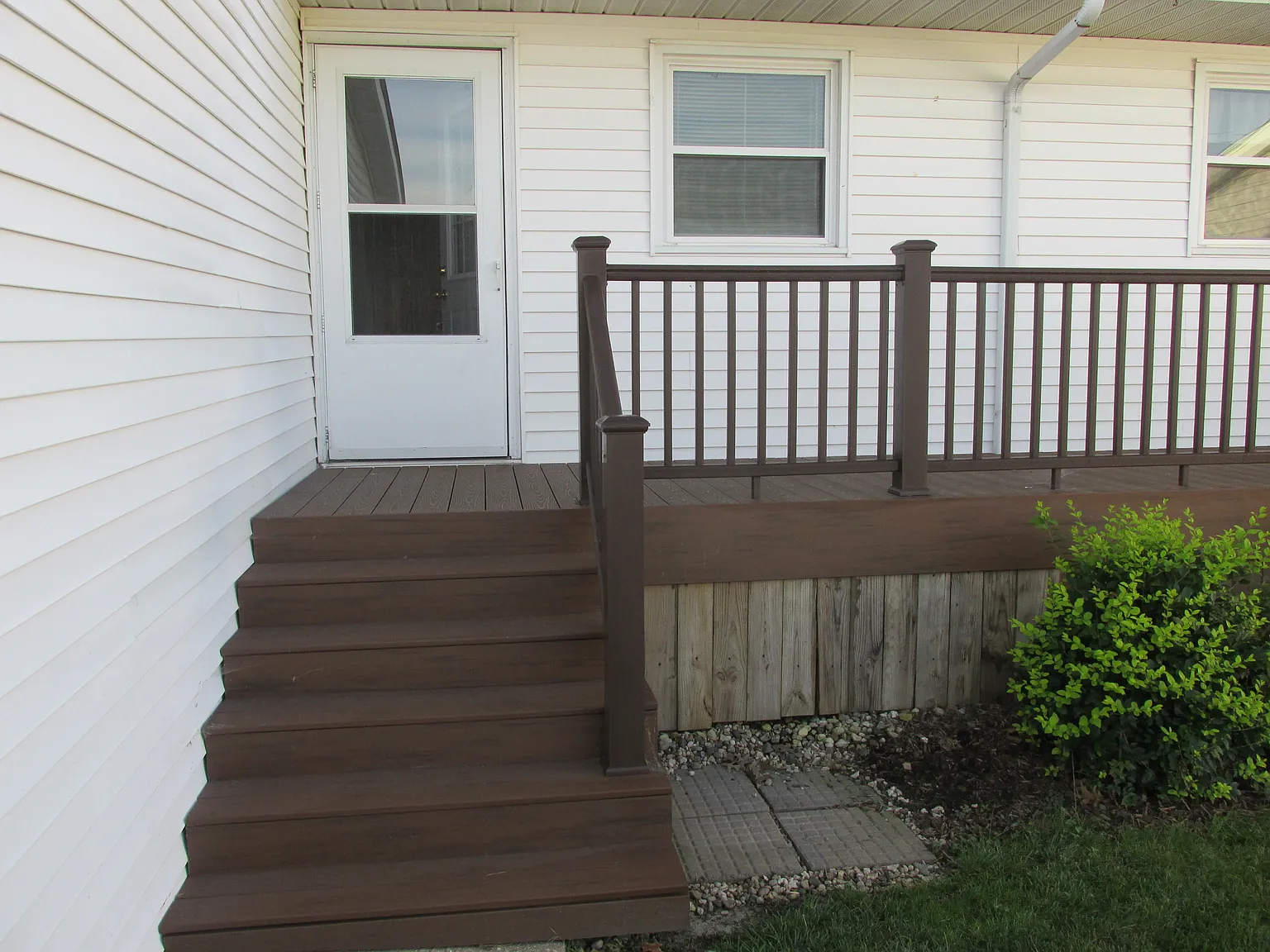 2 bed, 1.5 bath, 1100 sqft, $1,200 — Photo 2