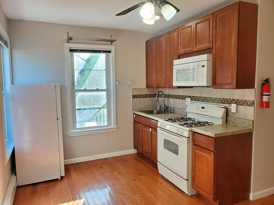 1st image of 442 S 6th Ave #2