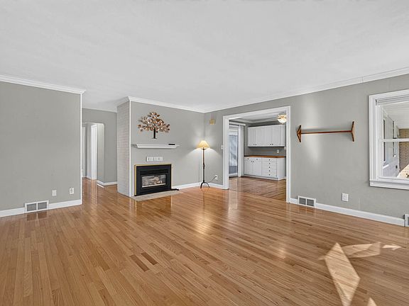 5th image of 2520 30th Avenue Ct