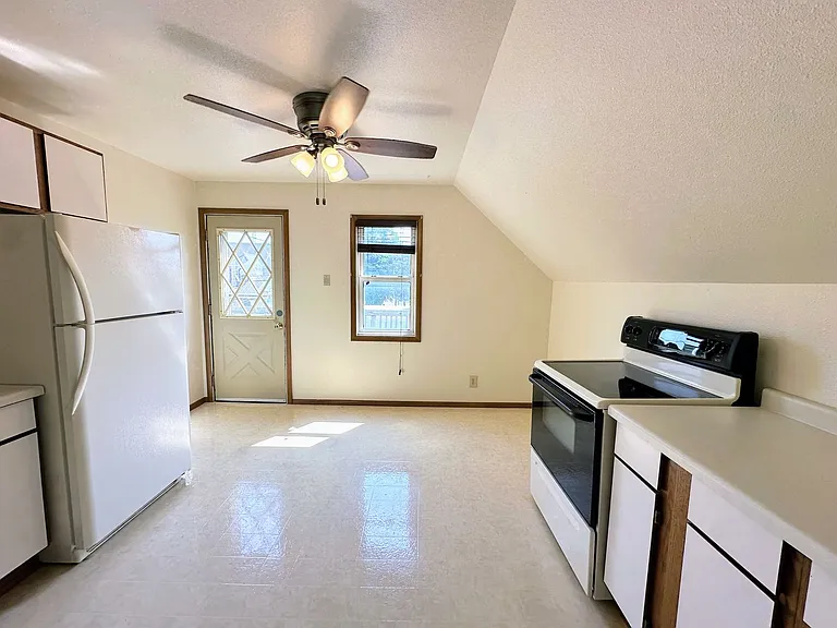 2212 School St — Photo 14