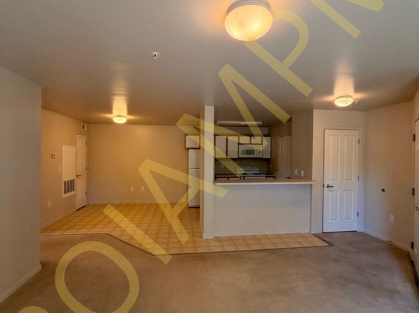 256 W 3rd St APT D27