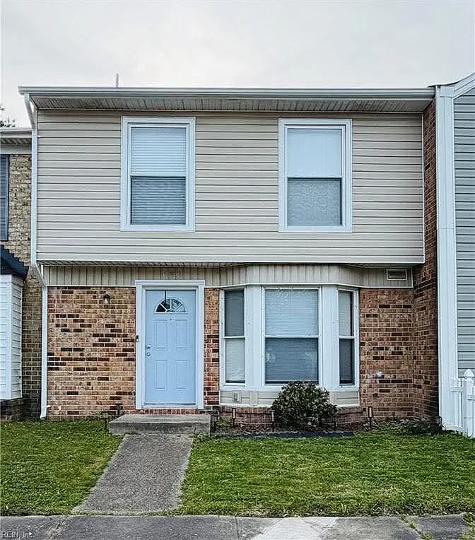 3 bed, 1.5 bath, 1320 sqft, $2,200 — Photo 1