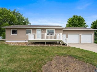 804 S Wind St, Flandreau, SD 57028
