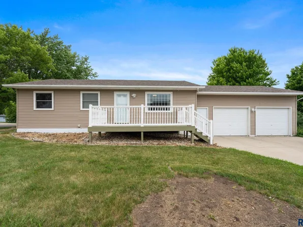 804 S Wind St, Flandreau, SD 57028