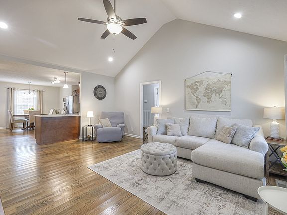 4th image of 112 Doak St