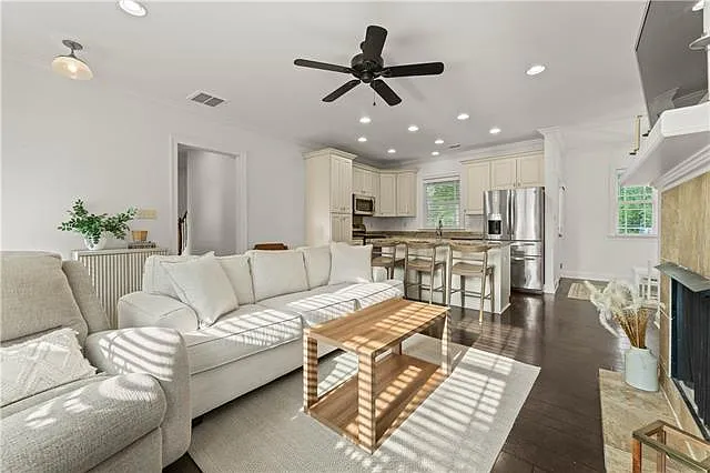 17014 Octavia St — Photo 5
