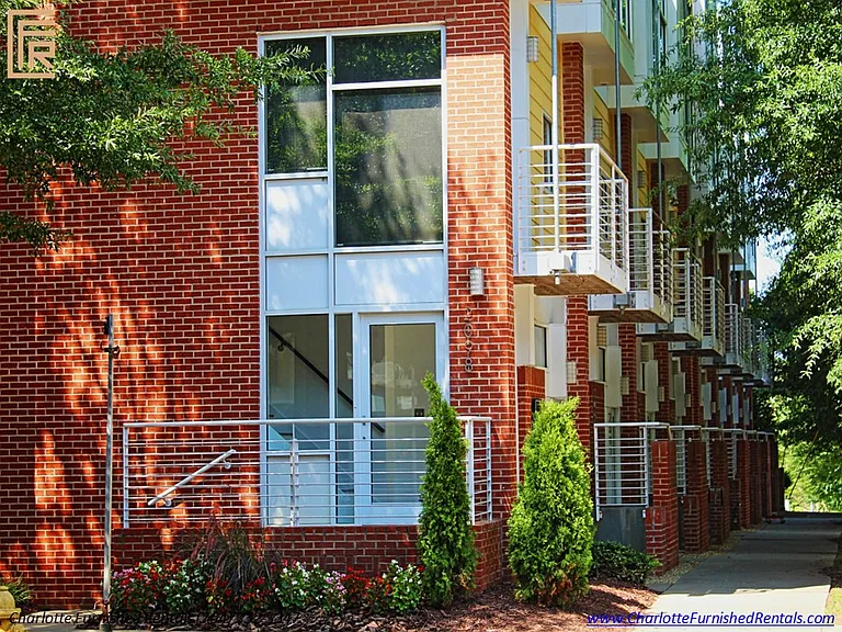 2084 Euclid Ave — Photo 12