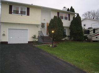 121 Bonnie Dr, Syracuse, NY 13209