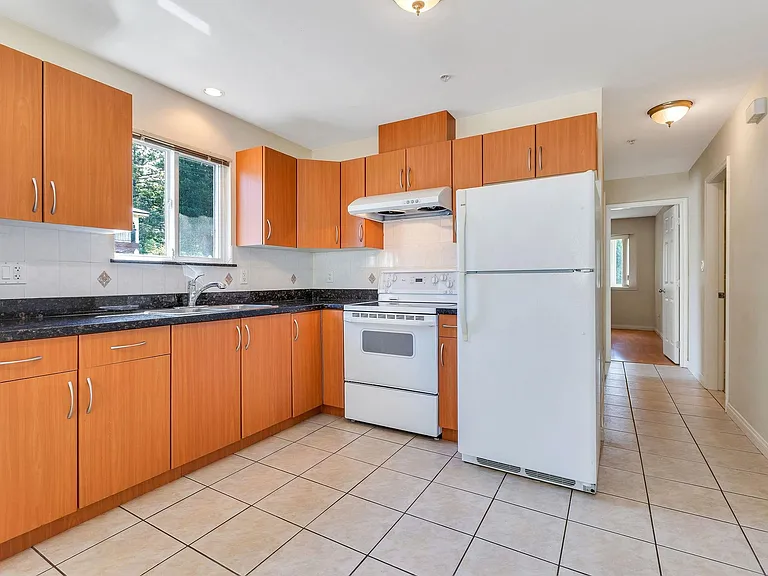 2291 E 12th Ave #BASEMENT — Photo 3