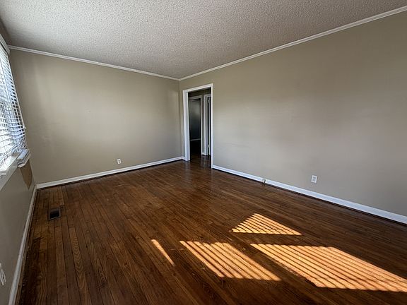 3rd image of 1012 Caldwell Ln