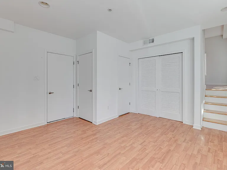 228 W George St #218 — Photo 38