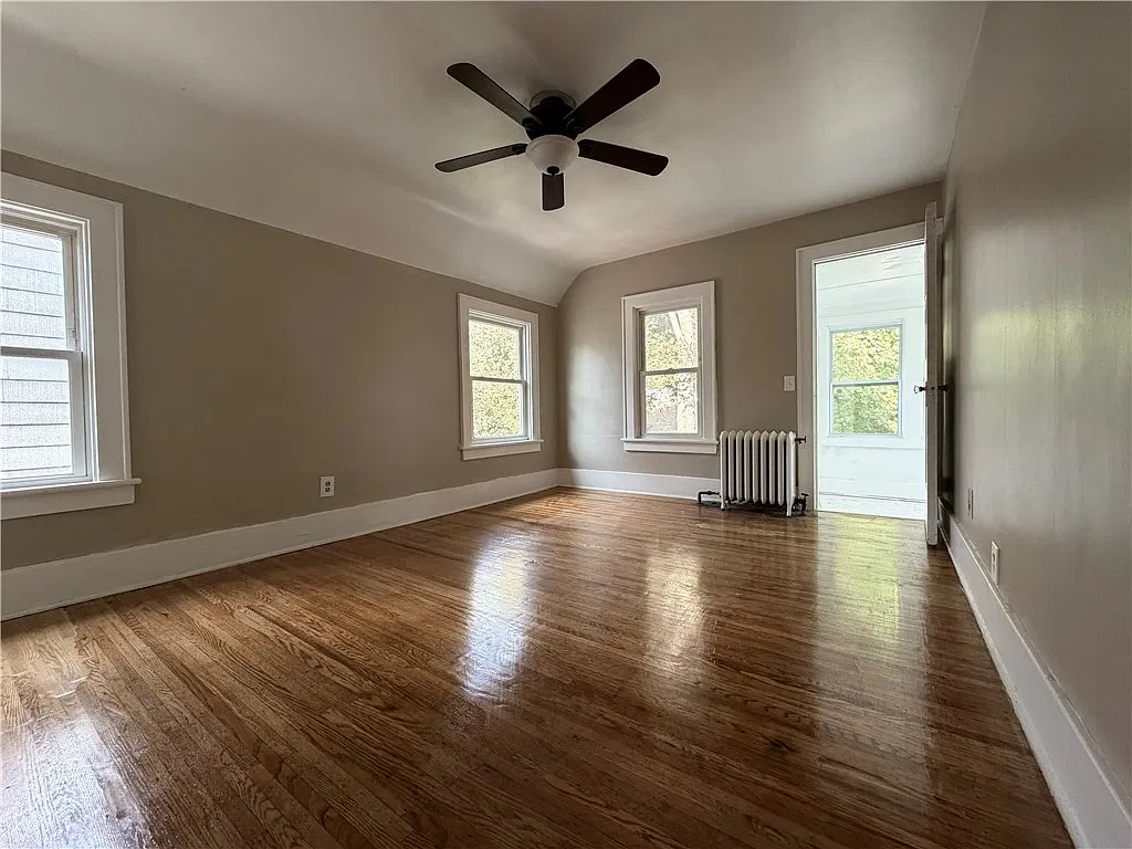 2 bed, 1.0 bath, 3168 sqft, $1,295 — Photo 4