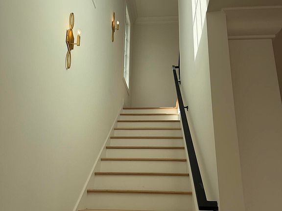 4th image of 117 Commonwealth Dr