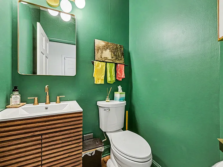 301 Helmsdale Dr — Photo 16