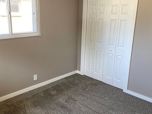 5th image of 370 Kenyon Dr