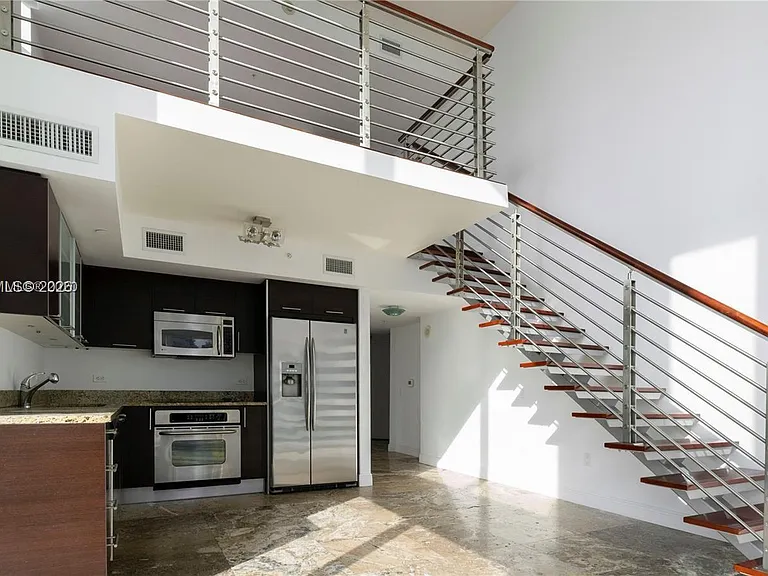 41 SE 5th St #1016 — Photo 4