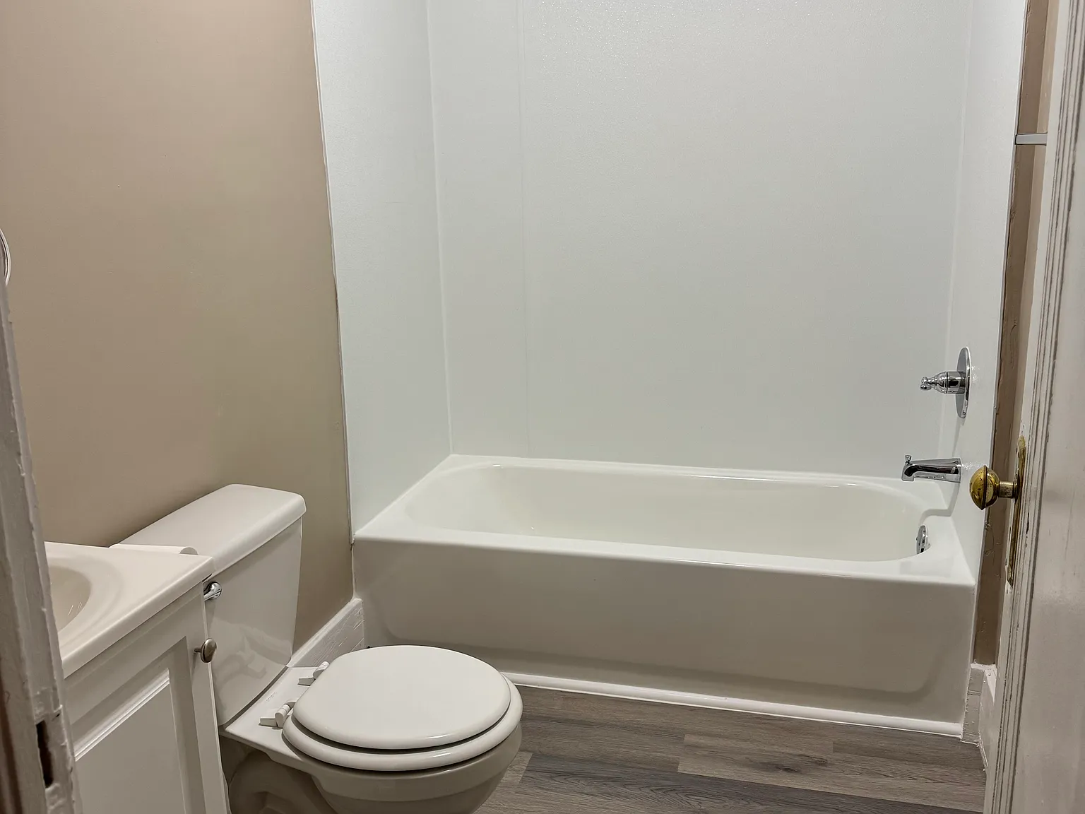 1004 S Market St — Photo 3