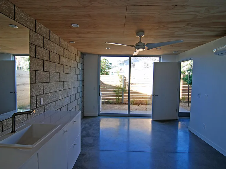 111 E Jason St — Photo 10