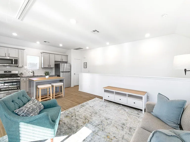 160 Rioja Garage Apartment Kyle Ter #GARAGE — Photo 12
