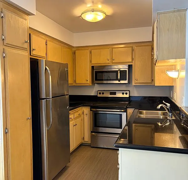 2425 Ocean Ave #1 — Photo 4