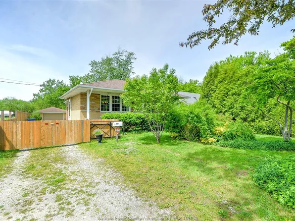 3567 Howard Ave, Windsor, ON N9E 3N6