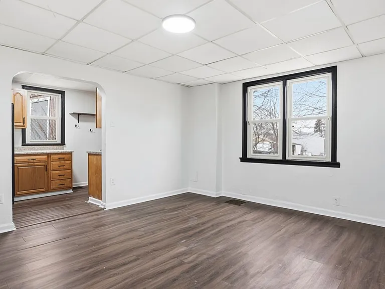 2512 Franklin St — Photo 8
