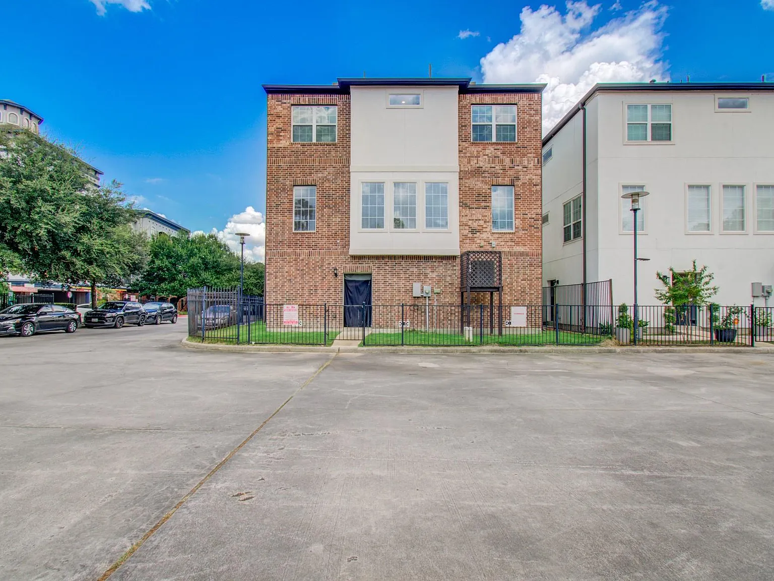 4 bed, 3.5 bath, 2586 sqft, $2,550 — Photo 4