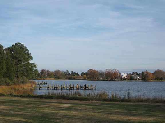 Spencer Cr. Waterfront, with deeded dock