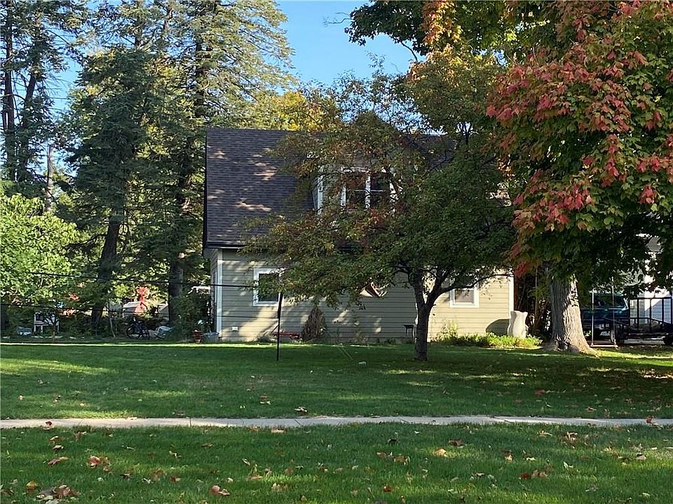 2nd image of 623 W Court Ave