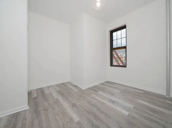 128 West 13th Street image 1 of 7