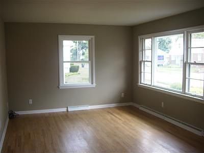 3rd image of 911 Lindsay Ave