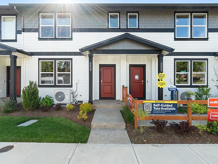 3435 SW Thomas Ave — Photo 1