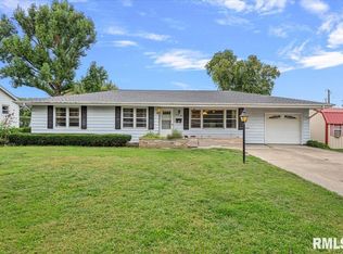 25 Rigg Dr, Lincoln, IL 62656