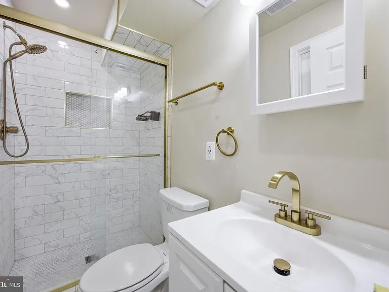 1935 Pohick Creek Ct — Photo 20