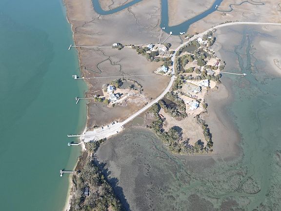 4th image of 2421 Sol Legare Rd