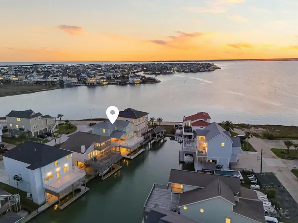 438 Amanda Cir, Tiki Island, TX 77554
