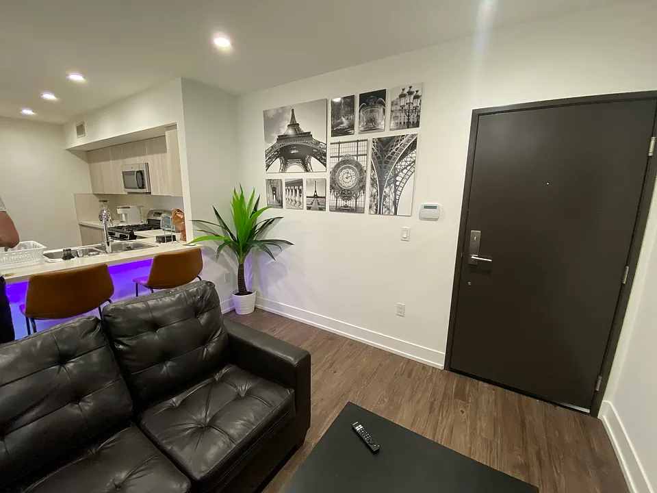 407 N Hayworth Ave