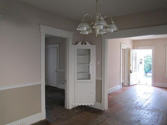 3rd image of 3412 Cowie Ave