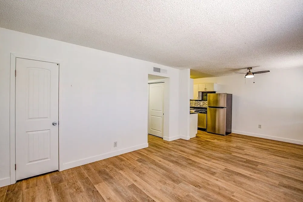 Fifteen 50 Apartments — Photo 4