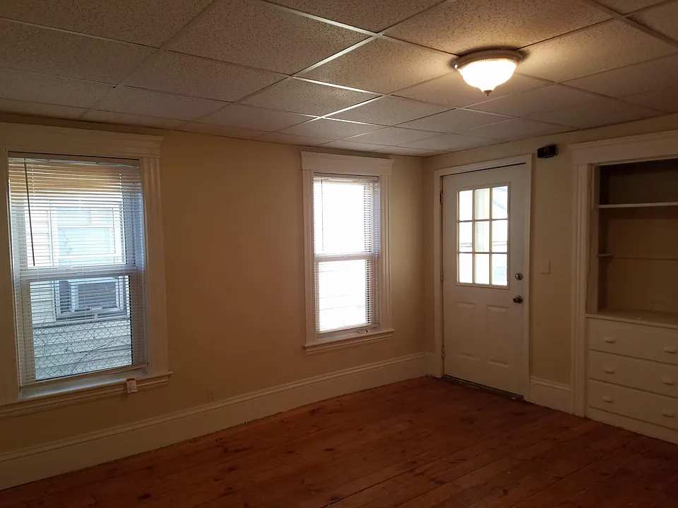 Large living room (Hardwood floor)
