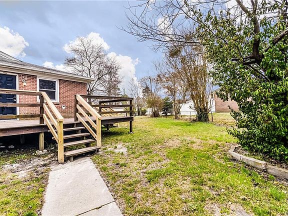 3rd image of 922 Irby Dr
