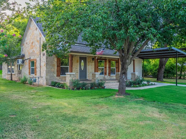 528 Maple St, Paradise, TX 76073